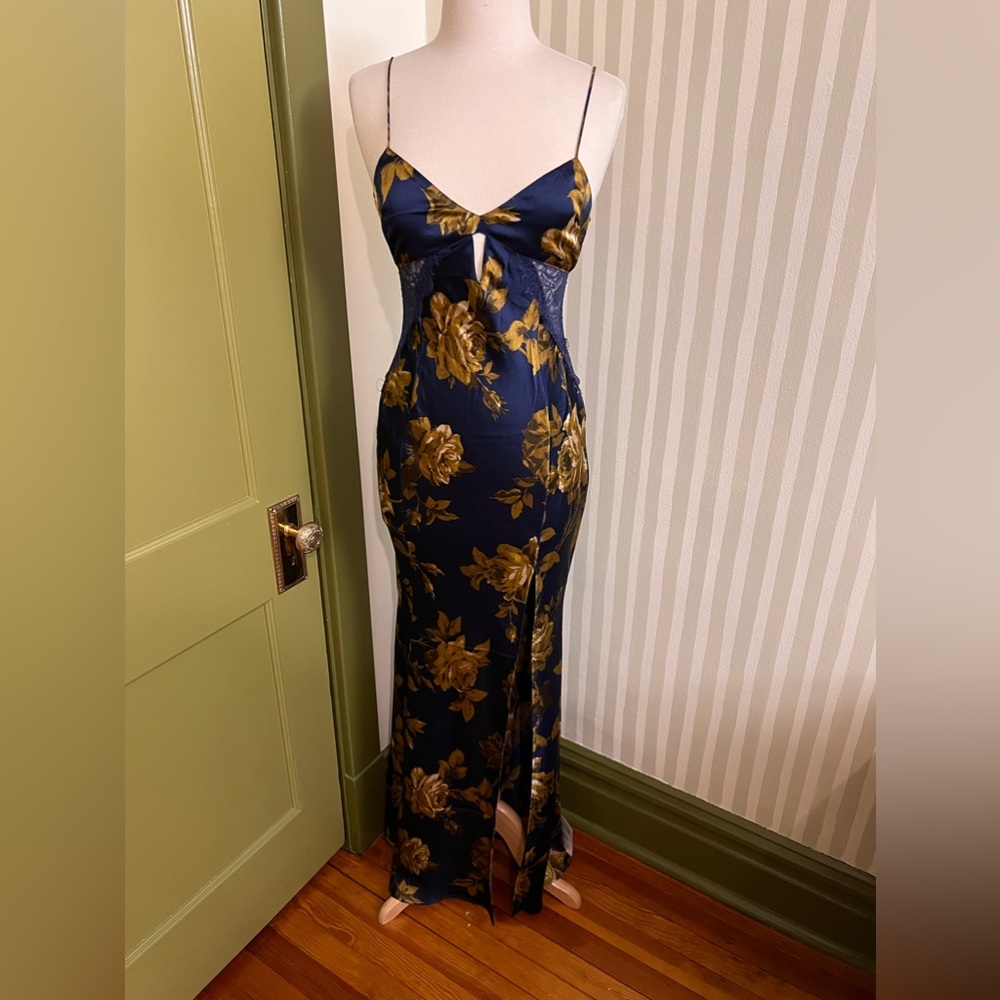 ASOS DESIGN - Satin Lace Insert Keyhole Maxi Navy Floral Print